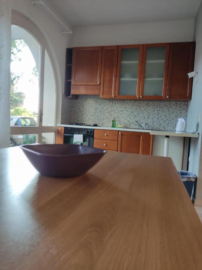 Holiday Home With Free Parking By The Beach Brela Eksteriør billede