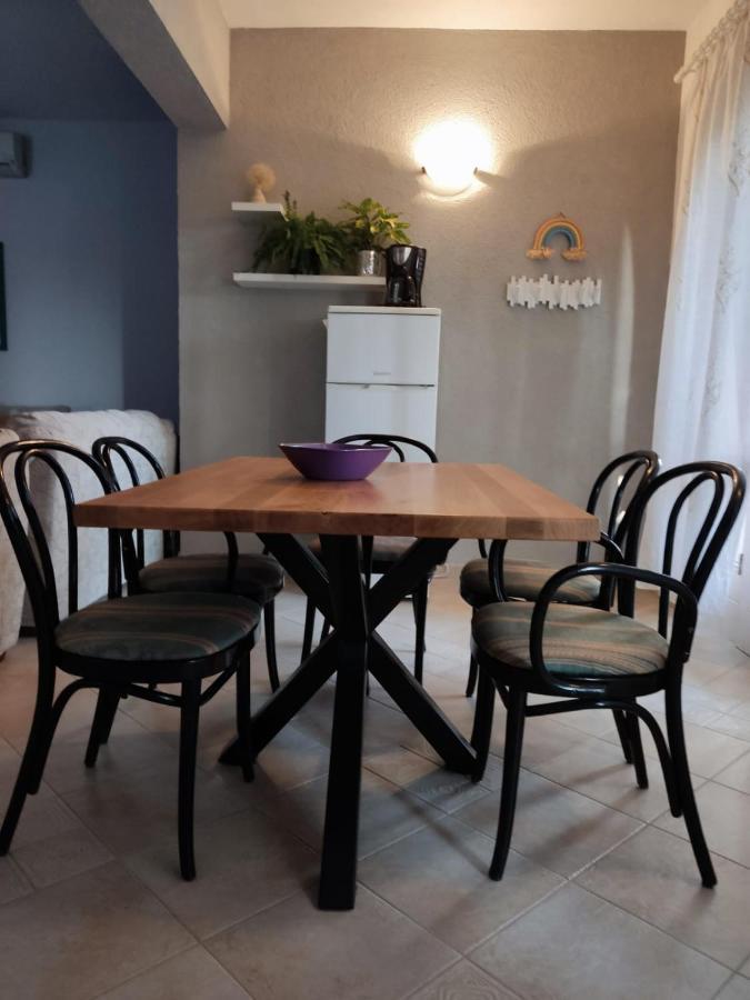 Holiday Home With Free Parking By The Beach Brela Eksteriør billede